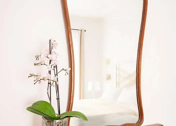 Modern Comfort, Poetic Charm Рим